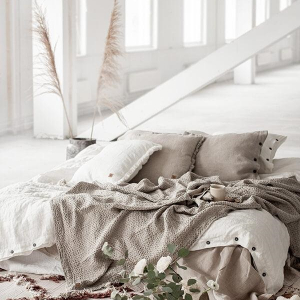 xeraliving_linen-beddings-1_1800x1800.jpg